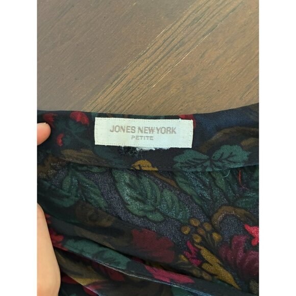 Vintage Jones New York Dark Floral Blouse - Picture 4 of 6